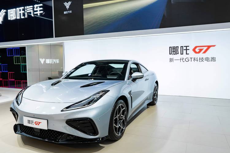 重庆永川区展信同企业管理咨询哪吒汽车在智能汽车领域的表现，领途汽车在新能源汽车市场中的影响力